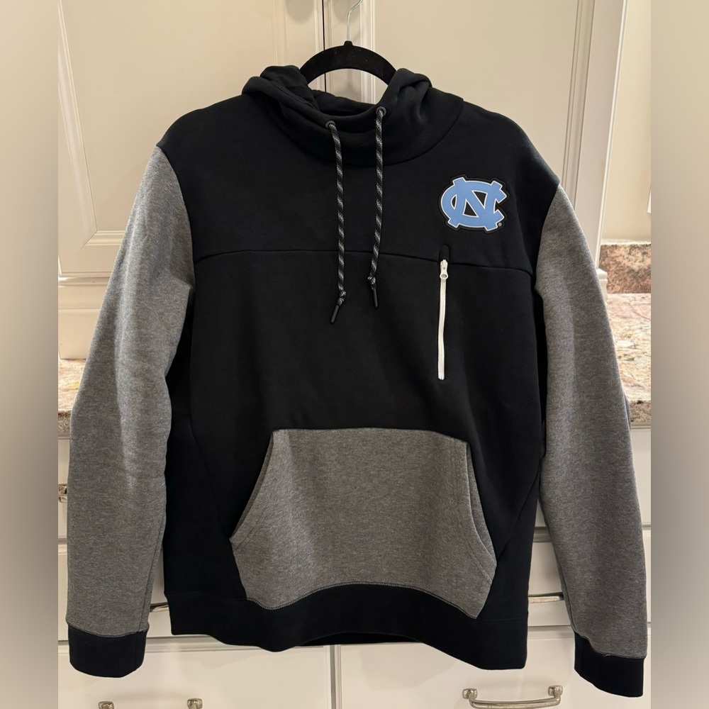 NWT Men’s L Nike UNC Sweatshirt